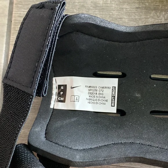 Boys Nike Shin Guards - Picture 3 of 4